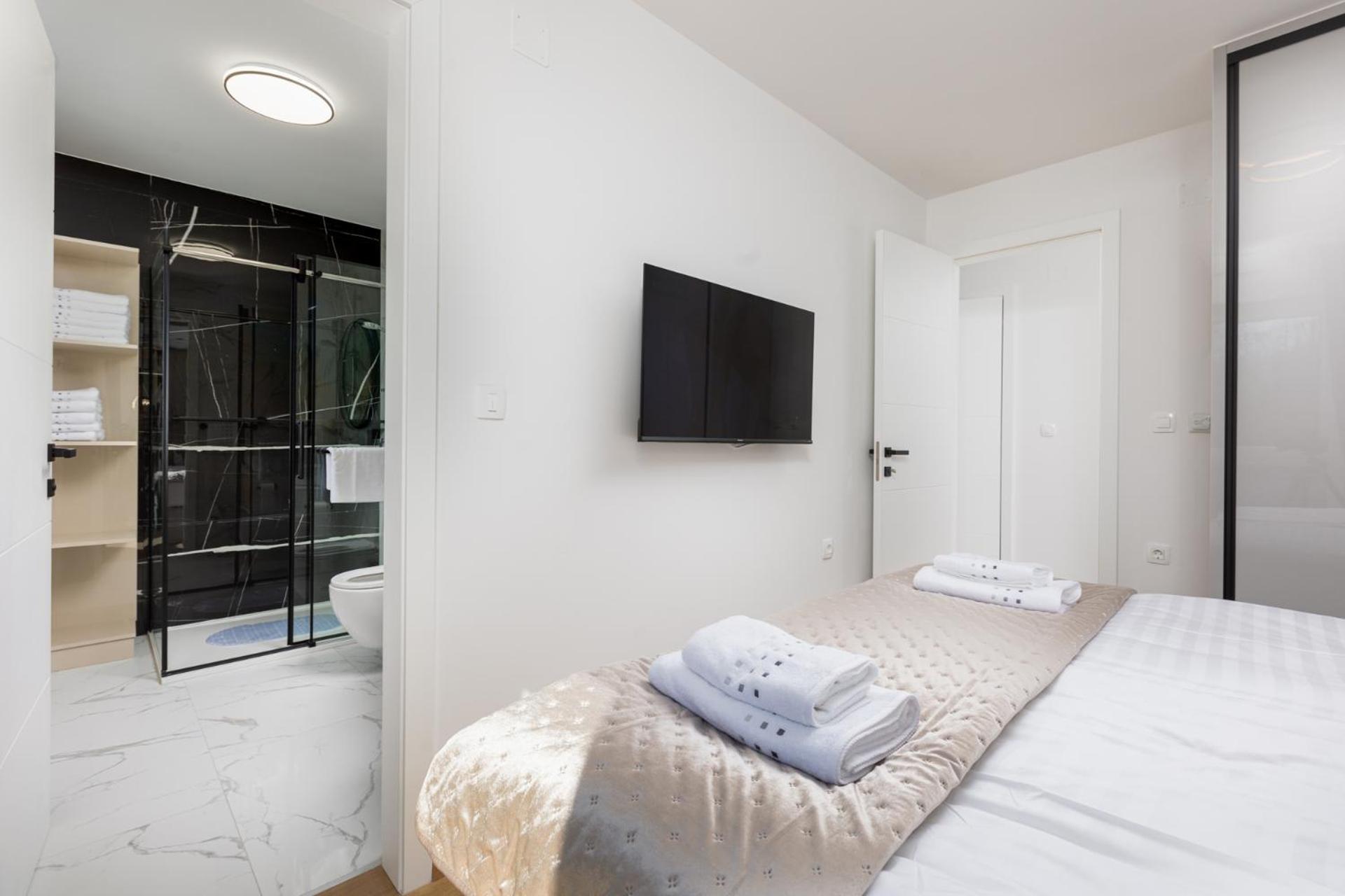 Aura Malinska - Private Pool Apartment *